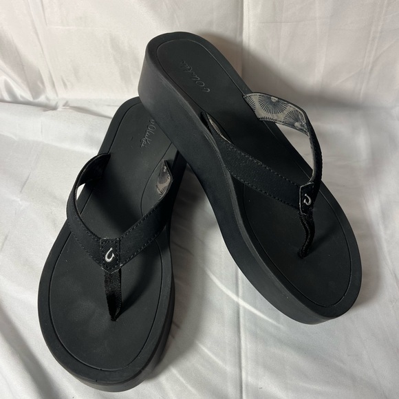 OluKai Pi'o Lua wedge sandals in black size 8 - Picture 2 of 7